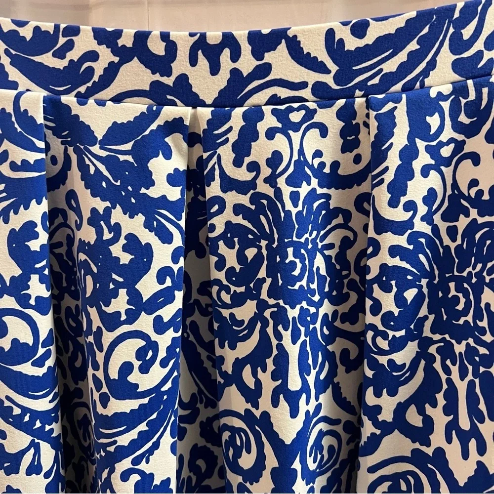ADRIENNE VITTADINI SKIRT, Sz L, Blue & White Pull On Flare Skirt with Pockets.